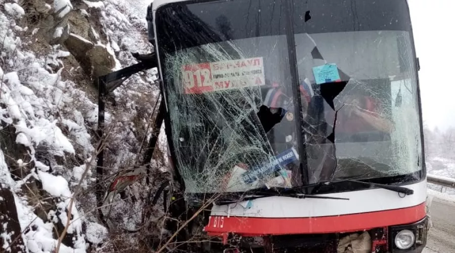 Авария с участием пассажирского автобуса произошла в Республике Алтай