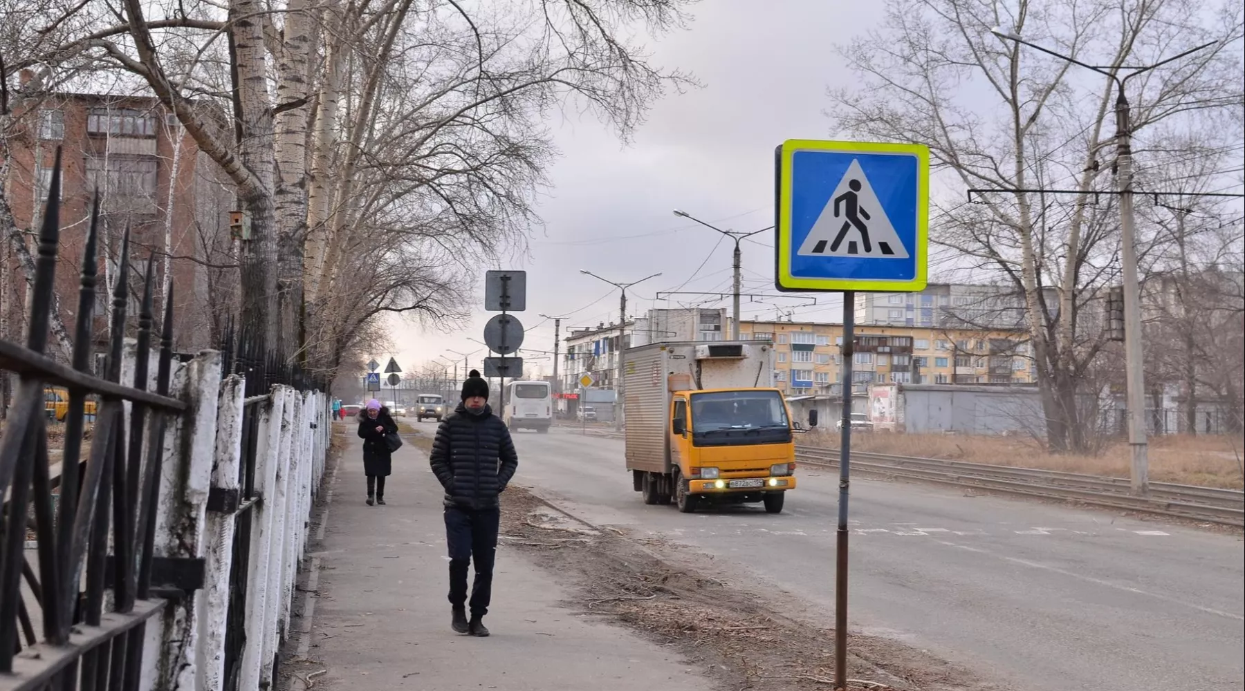 Границы на замке: бийские школы закрывают свои территории от свободного доступа