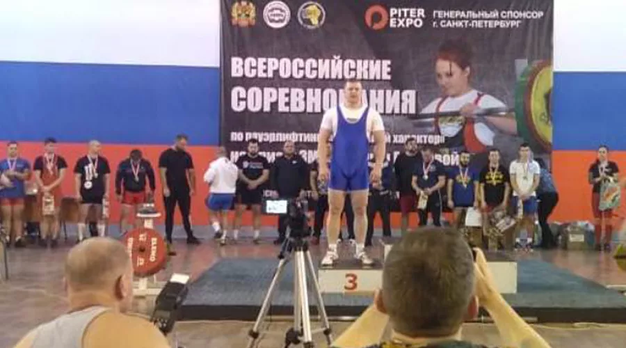 Бийчанин стал бронзовым призером всероссийских соревнований по пауэрлифтингу