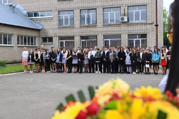 Бийск 22. Прощание со школой. Последний звонок Бийск. Школа 19 Бийск. Выпускной 2021 гимназия номер 1 город Бийск.