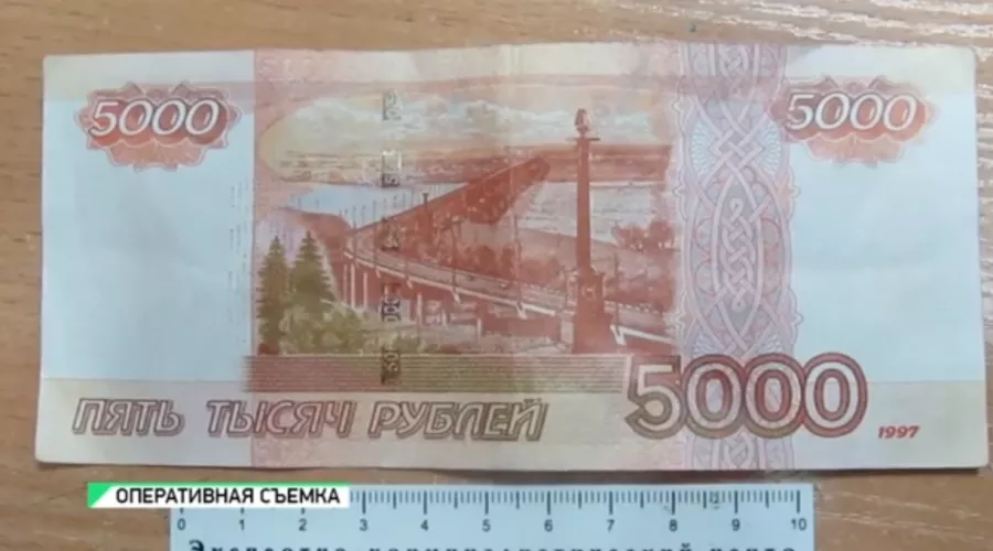 Будьте внимательны: на Алтае все чаще сбывают фальшивые банкноты