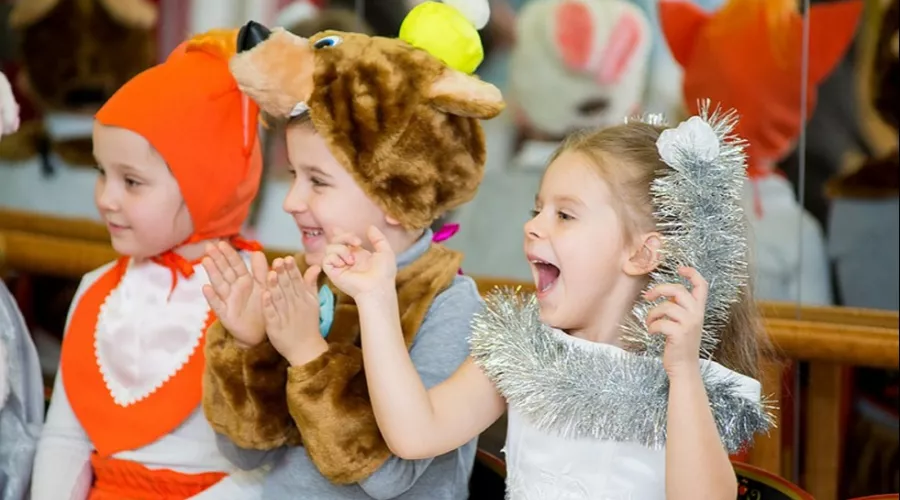 Зомби или зайчик: выбираем карнавальный костюм ребенку на новогодний утренник