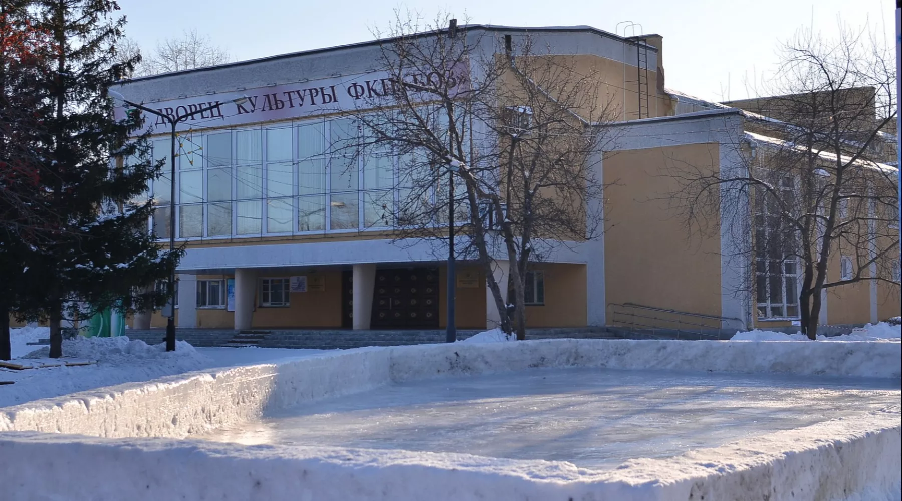 Снежный городок у ДК «БОЗ» в этом году дополнят катком 