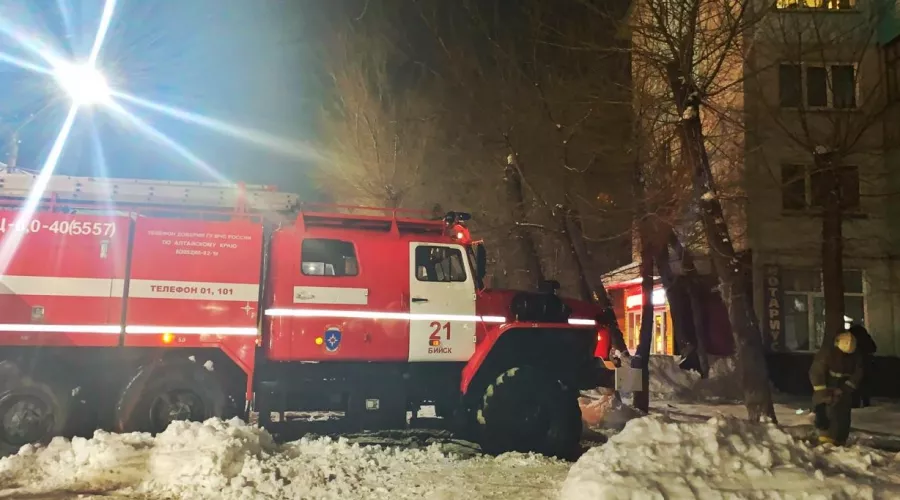 В загоревшейся квартире на улице Васильева погиб человек