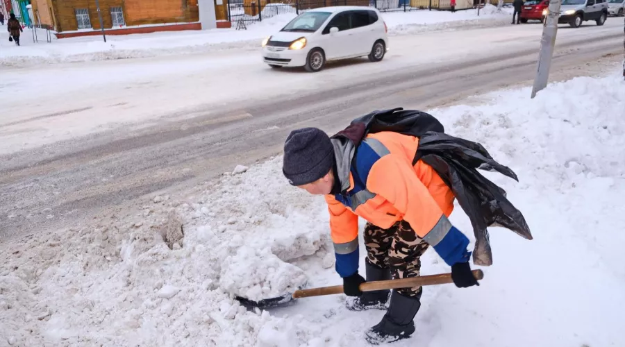 Более 4 тысяч кубометров снега вывезли за сутки с бийских улиц
