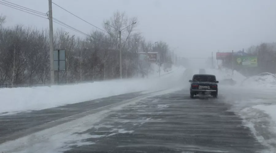 МЧС России: автолюбителям не стоит проверять коварство зимней погоды