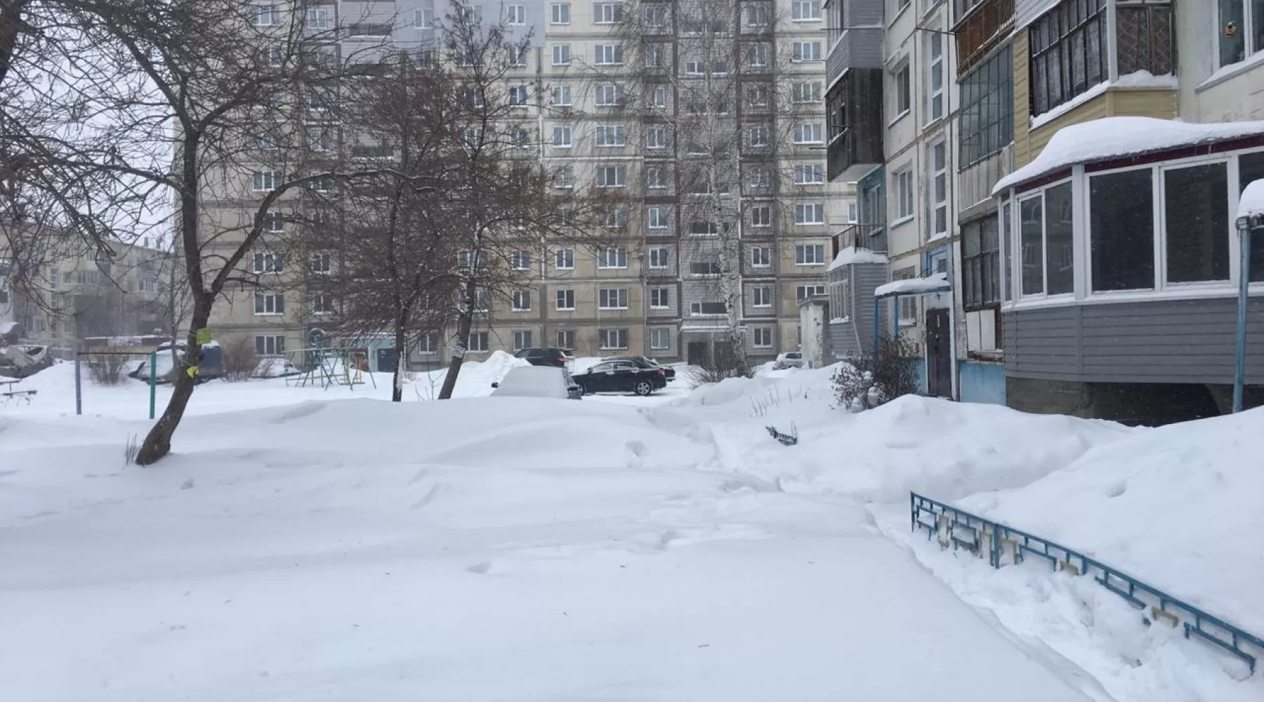 Сотрудники скорой благодарят бийчан, которые помогают им толкать служебные авто