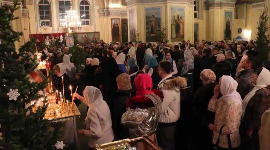 В церквях и соборах Алтайского края прошли рождественские службы