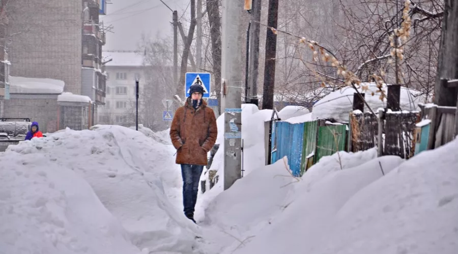 Зима, остановись: места для складирования снега в Бийске забиты до отказа
