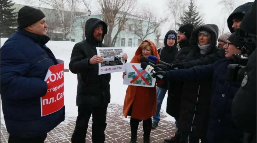  Акция протеста против строительства вуза на месте сквера прошла в Барнауле