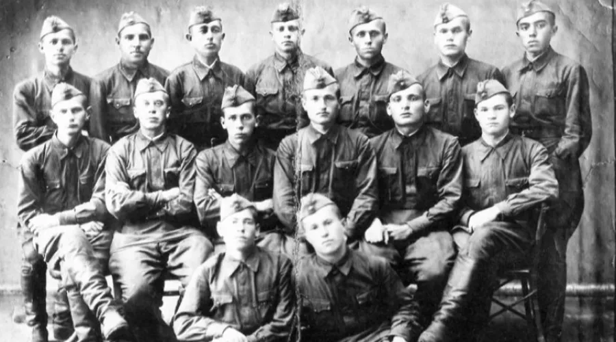 Старое фото: в годы войны в Бийск были эвакуированы курсанты-сапёры 