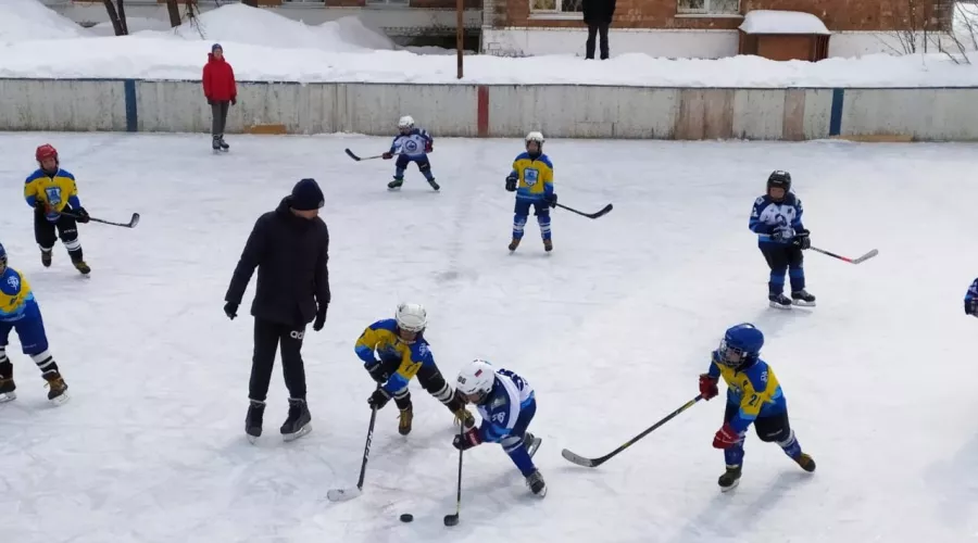 В Бийске прошёл турнир по хоккею среди юных спортсменов