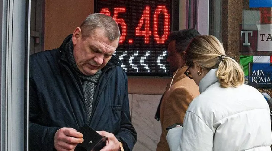 Как падение рубля отразится на жизни россиян