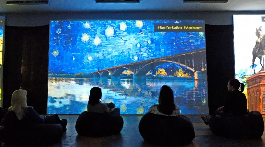 Искусство по-новому: в Бийске открылась мультимедийная выставка Ван Гога
