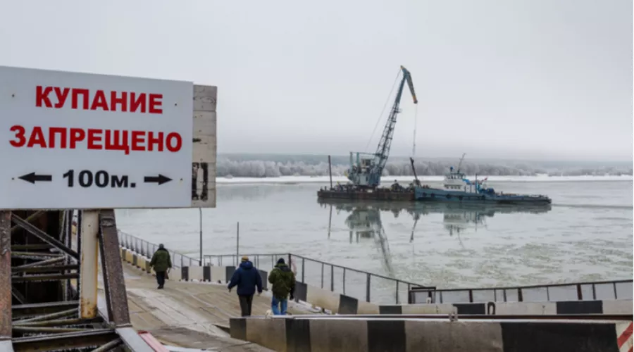 Камера понтонный мост. Понтонный мост Бийск. Бия Бийск Понтонный мост. Река Бия Понтонный мост. Понтонный мост Бийск фото.