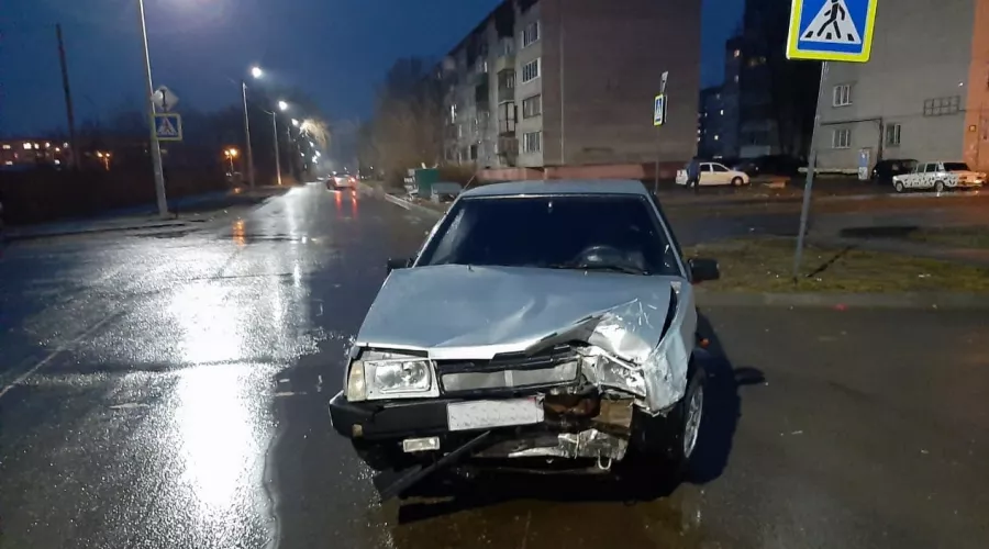 Водитель - виновник аварии сбежал с места ДТП в Бийске