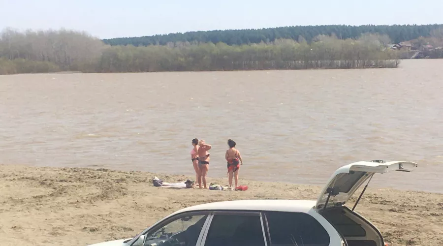 Пляжный сезон в Бийске открылся досрочно, несмотря на режим самоизоляции