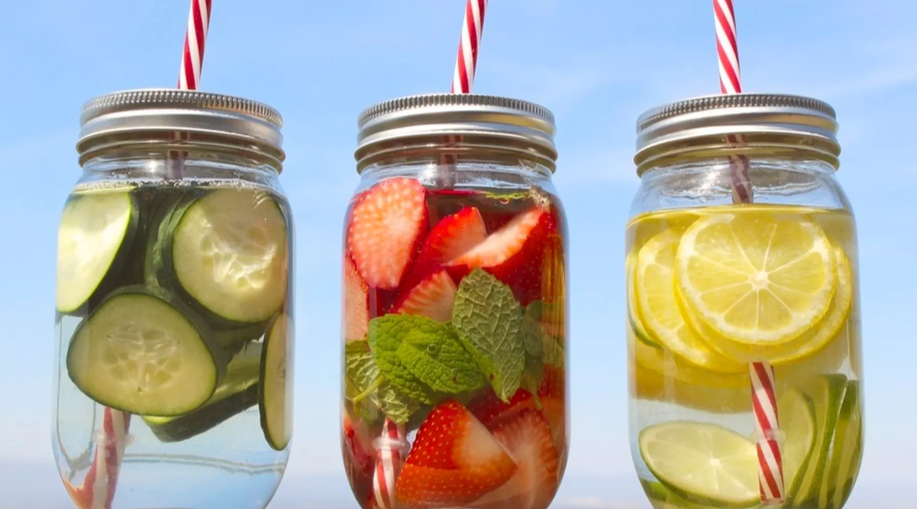 Водный баланс: рецепты освежающих напитков, которые спасут от жары 