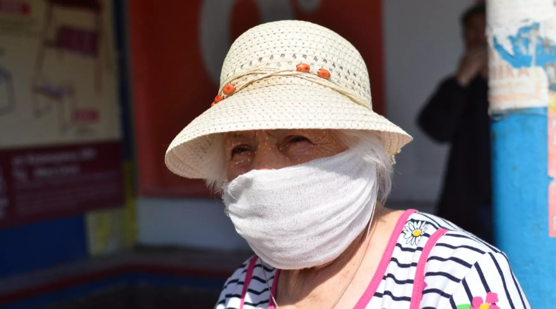 Большинство тяжелых больных с коронавирусом - люди в возрасте старше 65 лет