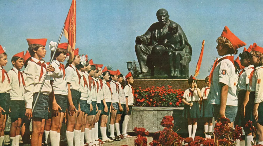 Что за праздник День пионерии и как его отмечали в СССР