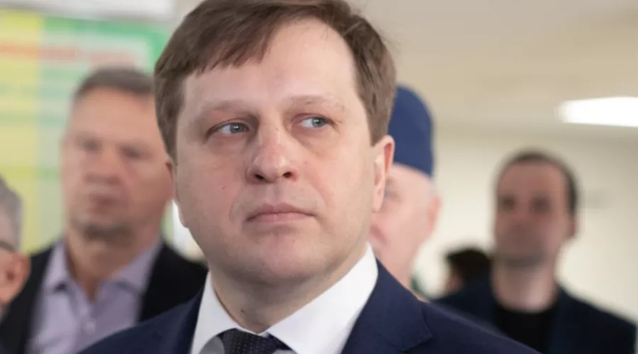 Жители Алтайского края третий день голосуют за отставку министра Дмитрия Попова