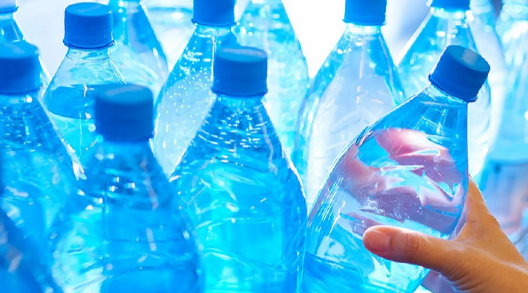 В России изменили информацию на этикетках с водой: на что обращать внимание