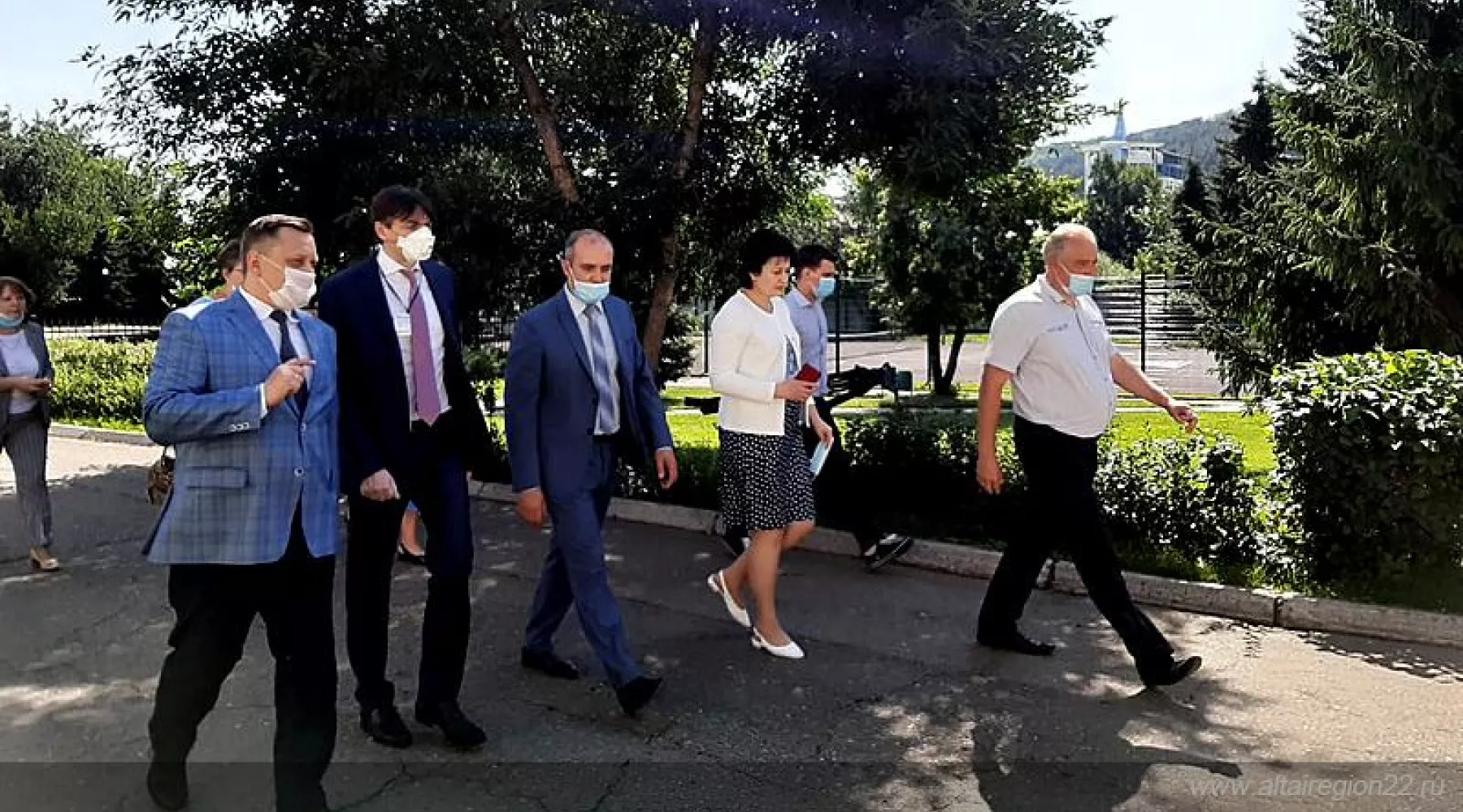 Министр просвещения посетил площадку где может расположиться алтайский «Артек»