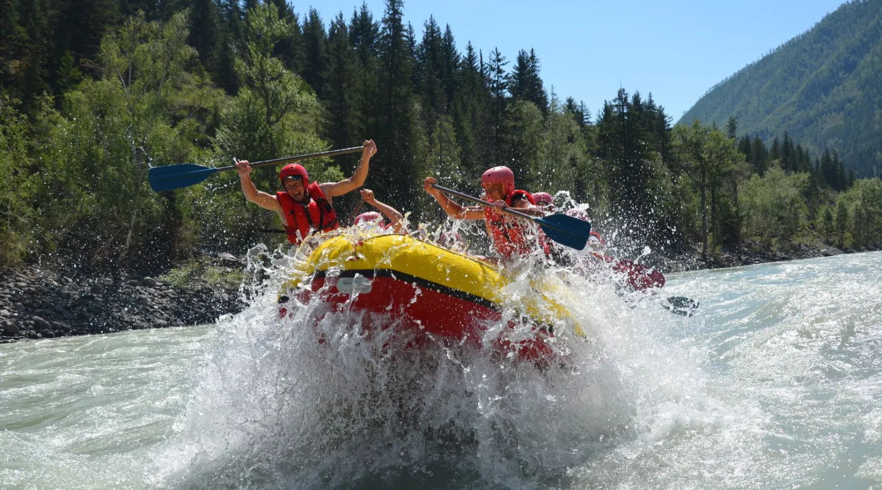 Покоряли вершины и сплавлялись: как на выходных развлекались туристы в Горном