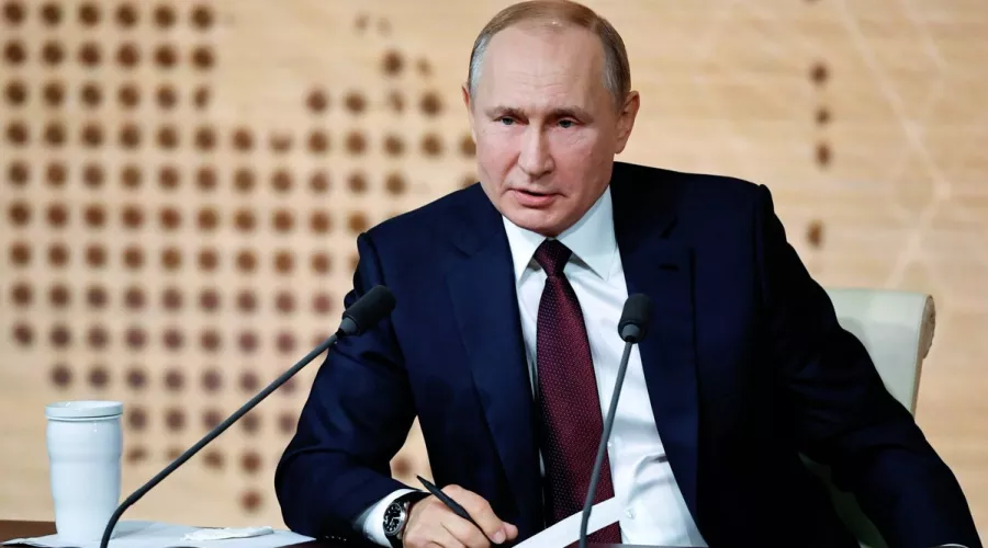 Путин отреагировал на вопрос о выплатах 10000 рублей детям от 16 до 18 лет