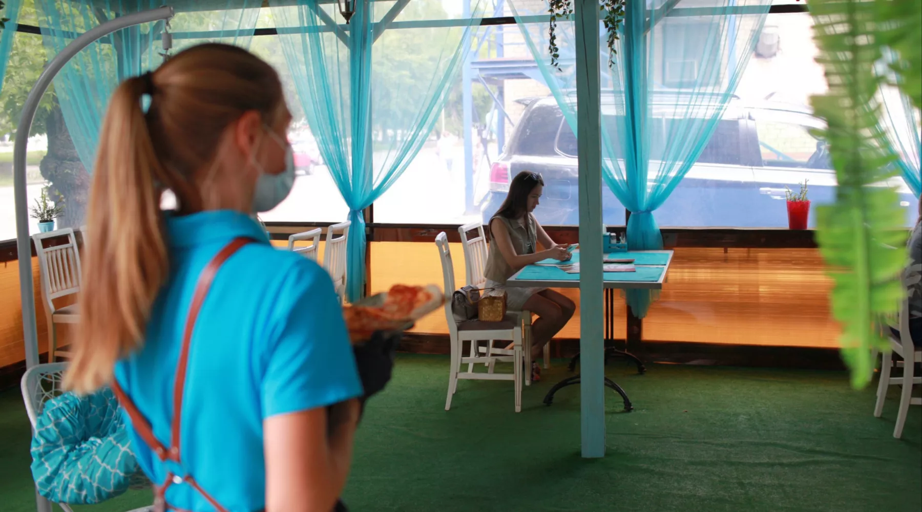 Нарушения в каждом пятом: Роспотребнадзор края проводит рейды по летним кафе