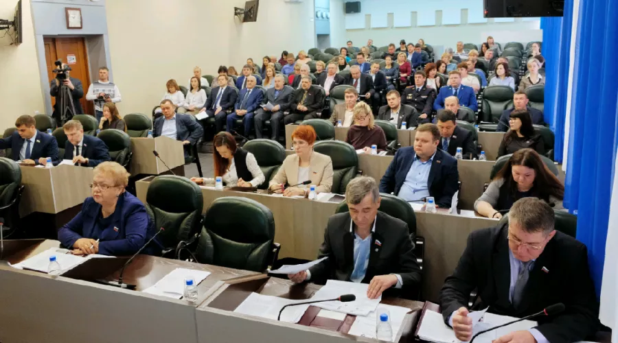 Депутаты Думы Бийска за исключением молодой коммунистки рассказали о доходах