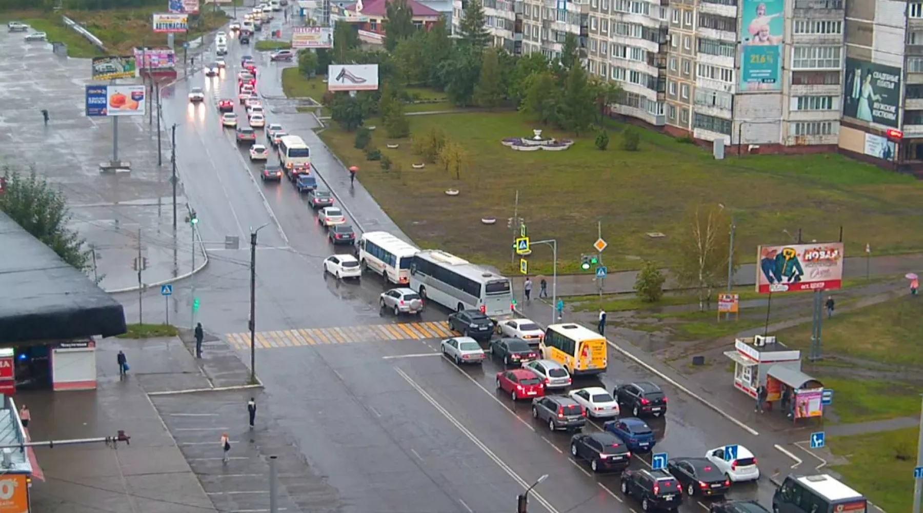 Опоздали на работу: утром 4 сентября Бийск сковали пробки