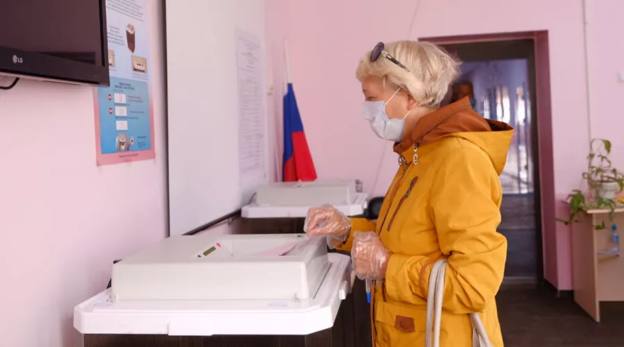 К полудню в Бийске проголосовали около 4 тысяч человек