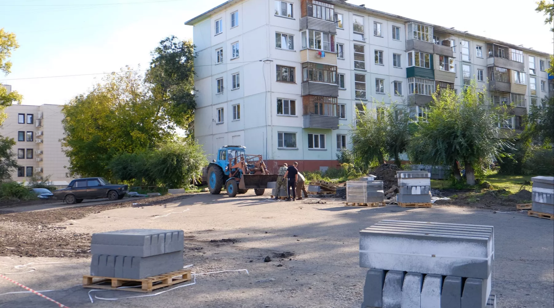 До середины октября: ситуация с ремонтом дворов в Бийске остается напряженной