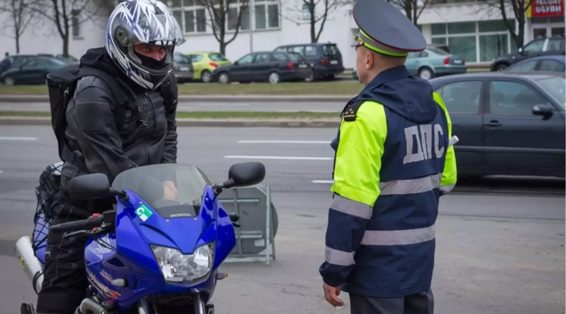 Сразу два уголовных дела возбудили в отношении пьяного мотоциклиста в Бийске