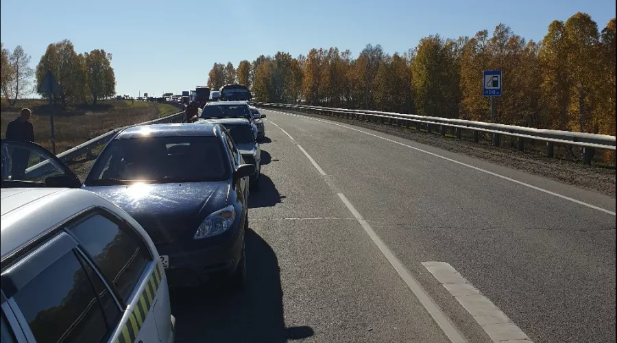 На трассе Бийск-Барнаул собралась многокилометровая пробка