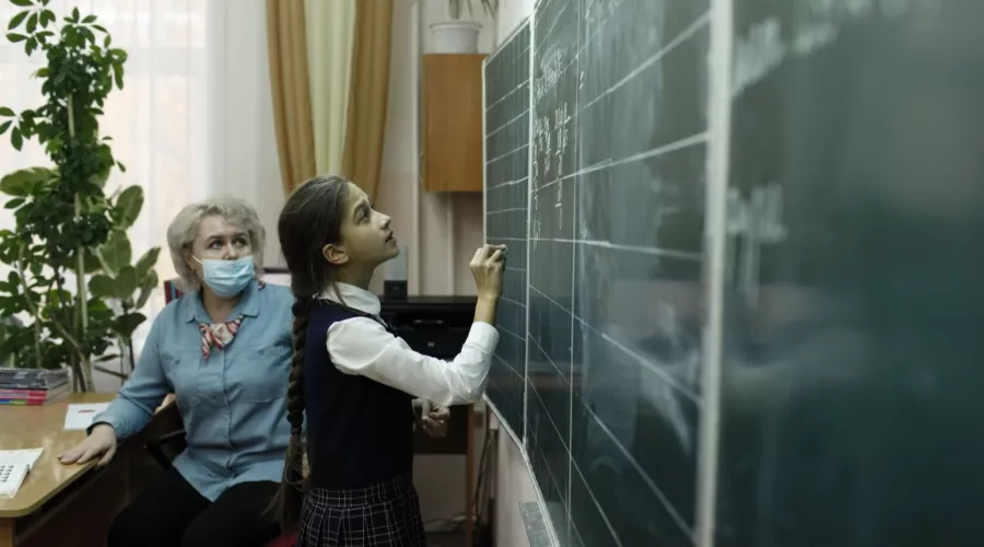 В России начата подготовка новой оплаты системы труда учителей 