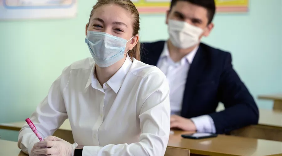 Надели маски: в школах Бийска ввели масочный режим