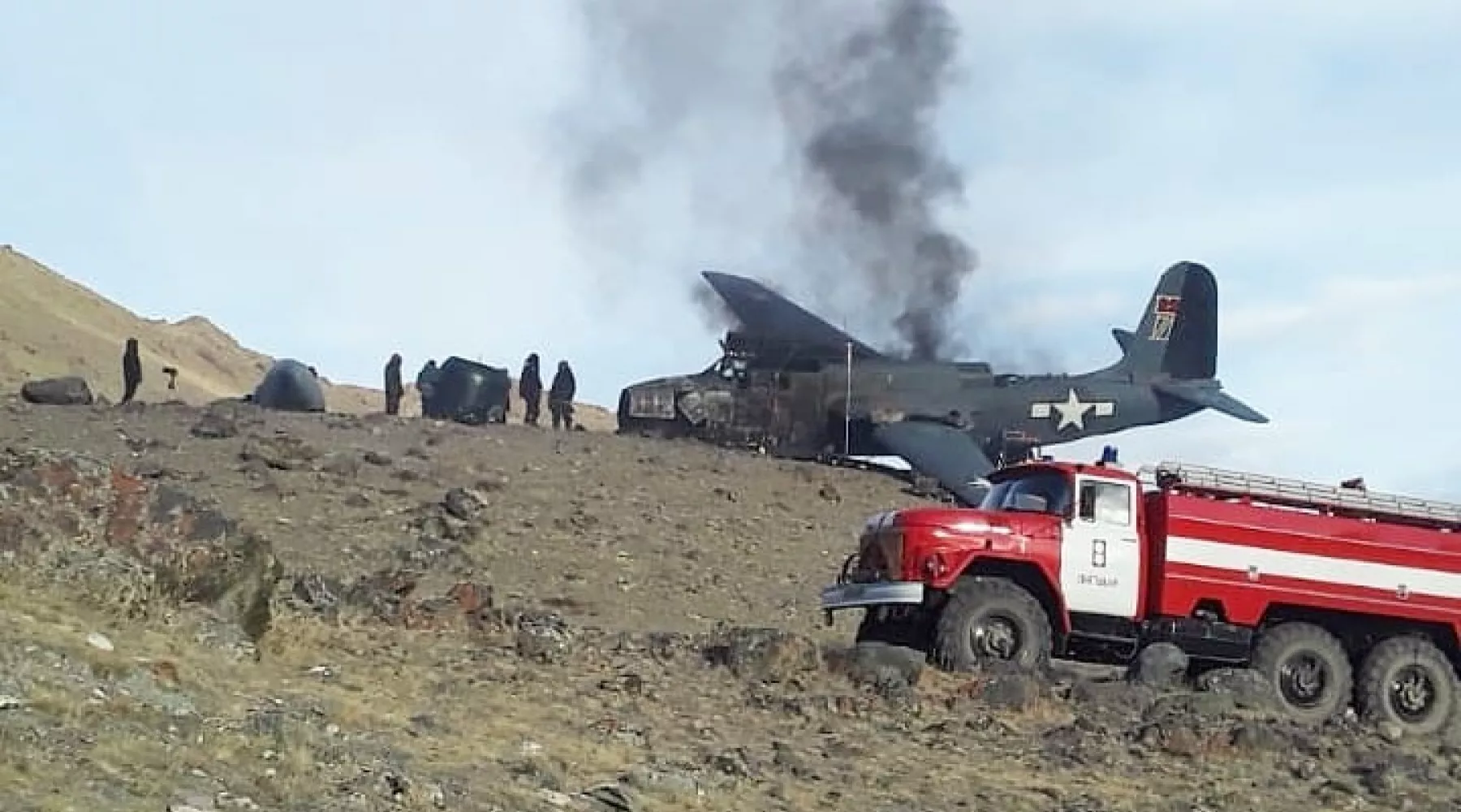 В Кош-Агач для съёмок фильма привезли макеты самолётов и военную технику