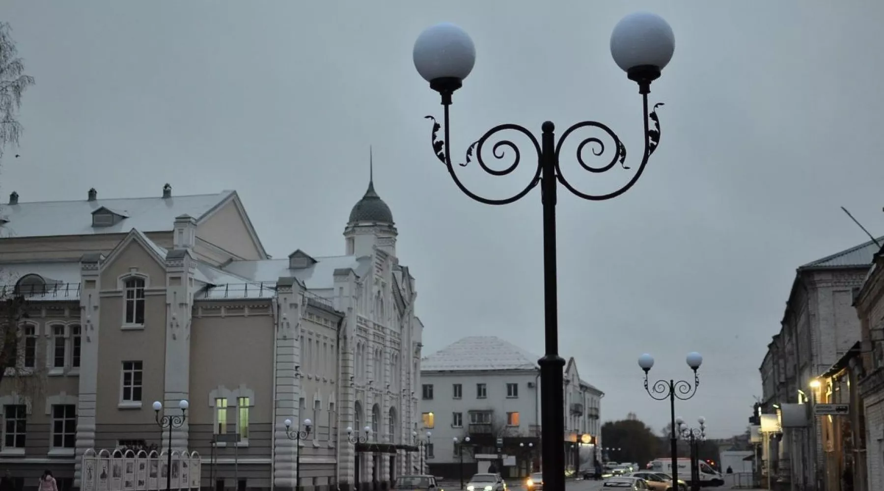 Улица Советская в старом центре Бийска. Фонари 