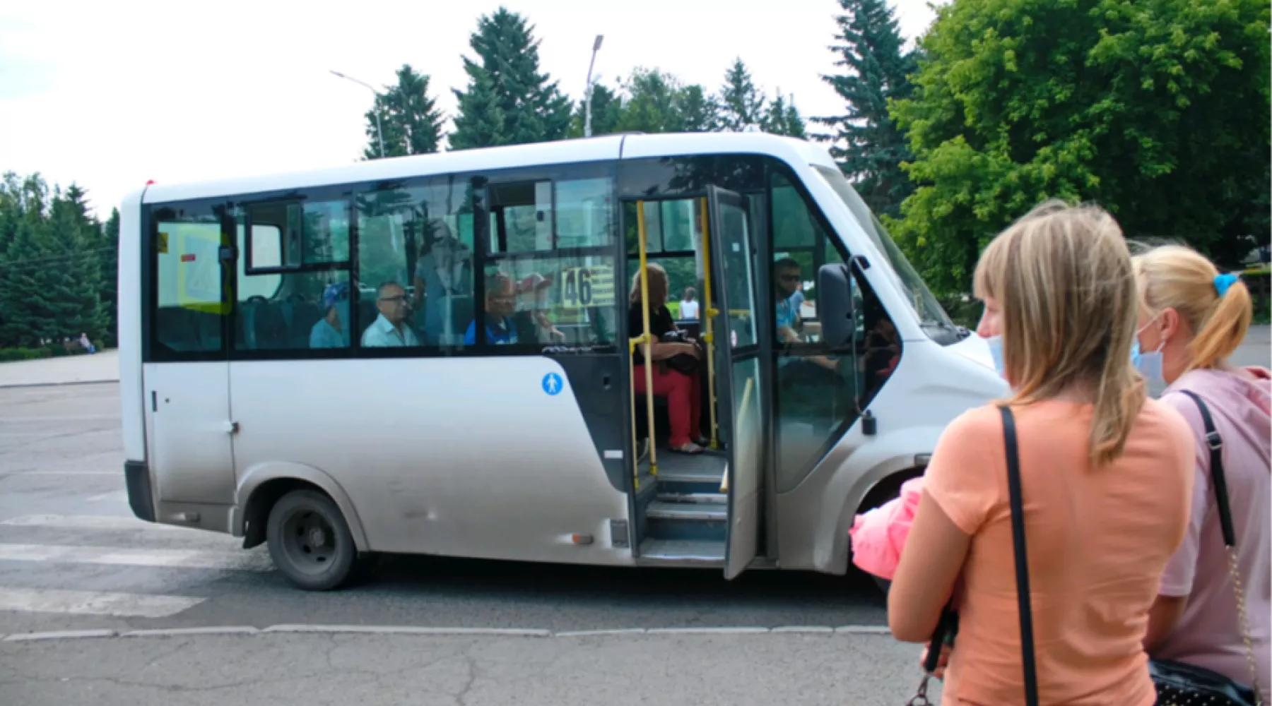 Чаще всего надевать маски в бийских автобусах отказываются молодые девушки