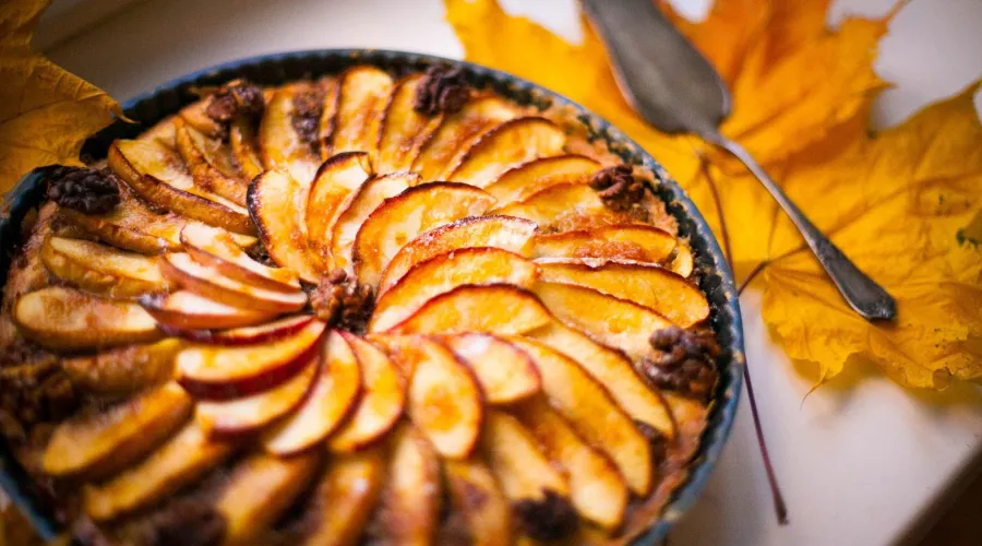 Осенние сладости: готовим ароматные пироги с яблоками, морковью и тыквой 