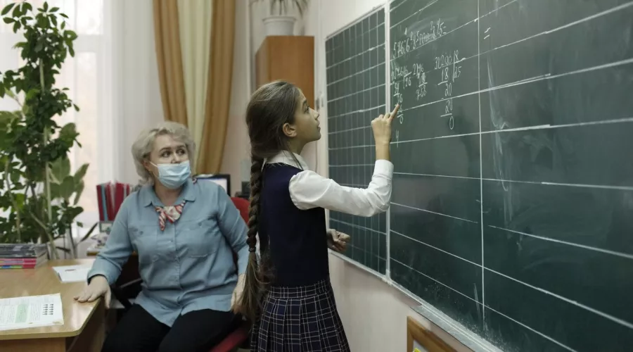 В Алтайском крае статус педагогического работника закрепили законом 