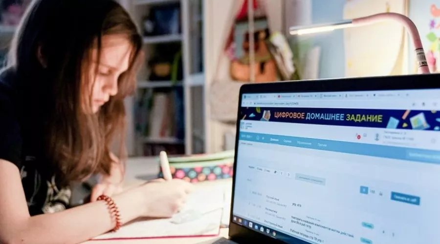 Школьники Алтайского края перейдут на дистант в январе-феврале 2021 года 