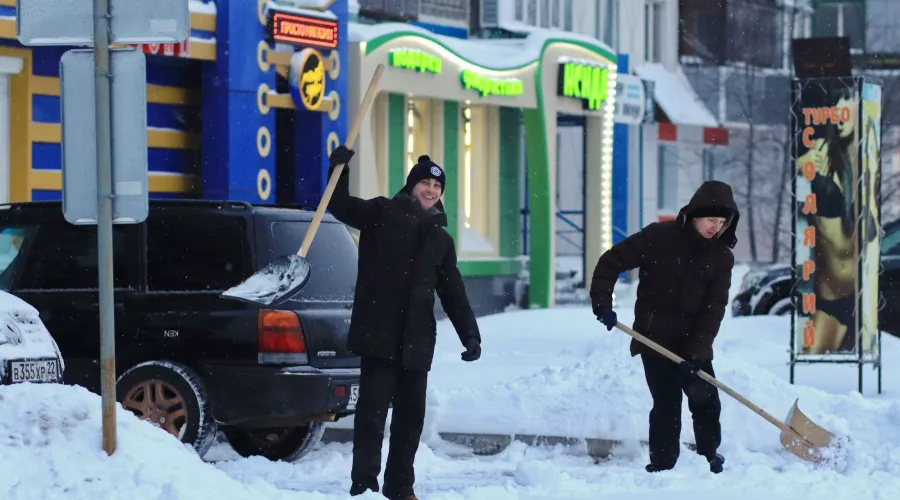 Администрация Бийска напомнила организациям о своевременной уборке снега 