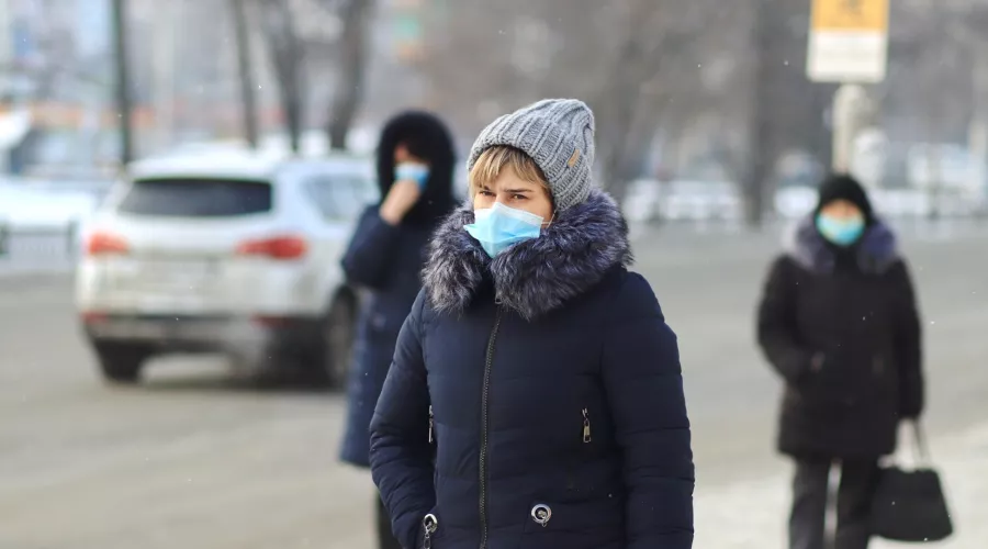 Она не греет: врачи не советуют надевать маску в морозы
