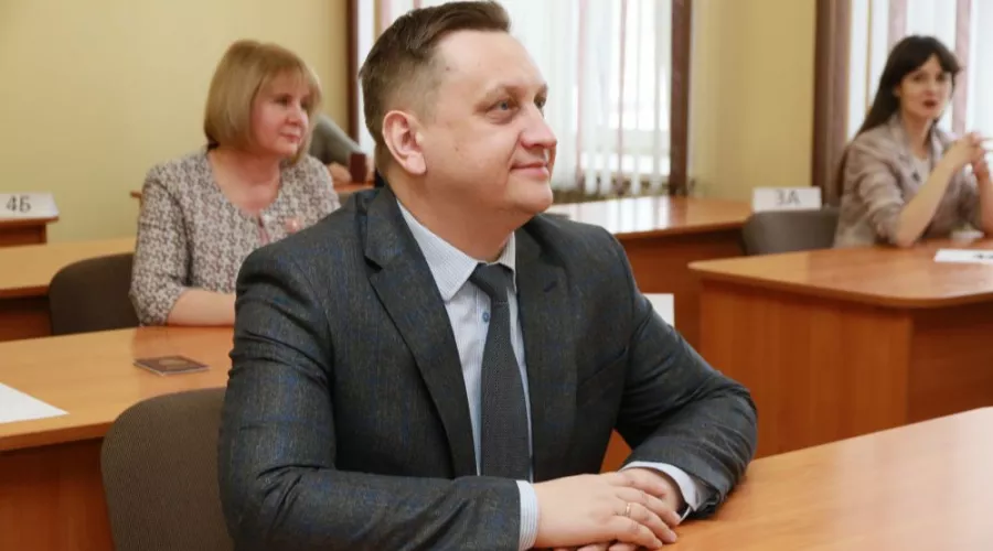 Алтайский министр образования выписался из ковидария и порассуждал об удаленке