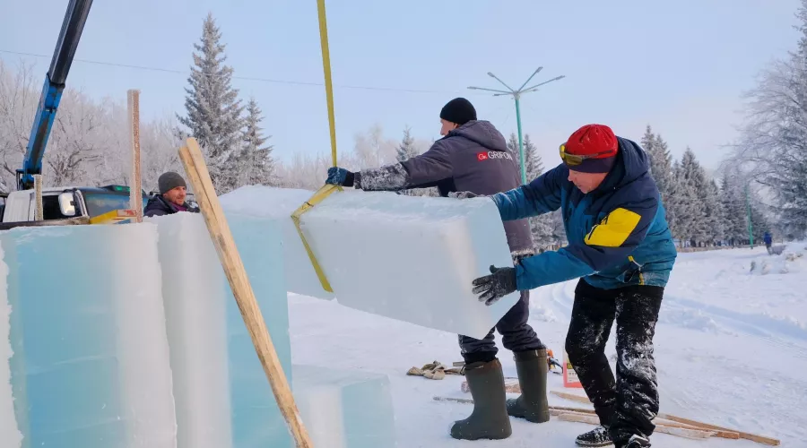 Главный ледовый городок в Бийске могут не успеть сделать к Новому году 