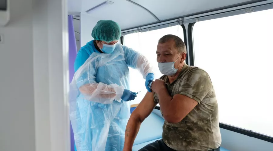 Уже на следующей неделе жители Бийска смогут поставить вакцину от CОVID-19