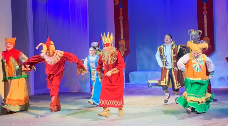 Почти новогодняя сказка о любви: бийский драмтеатр представил новый спектакль
